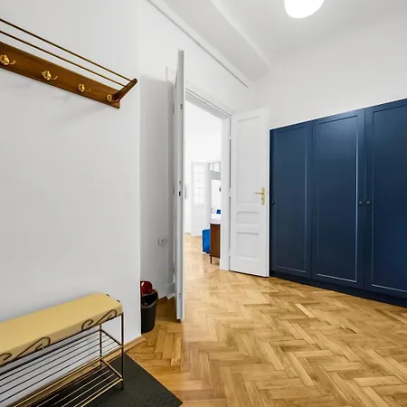 Stara Praga - Location, Balcony - By Rentujemy