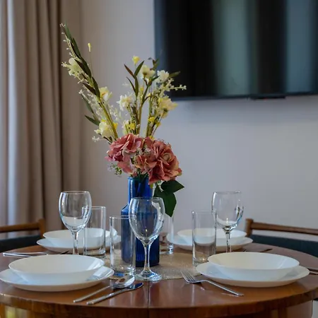 Stara Praga - Location, Balcony - By Rentujemy 公寓