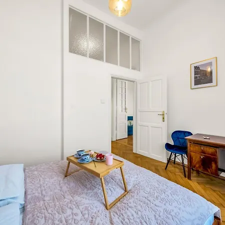 Stara Praga - Location, Balcony - By Rentujemy Apartment